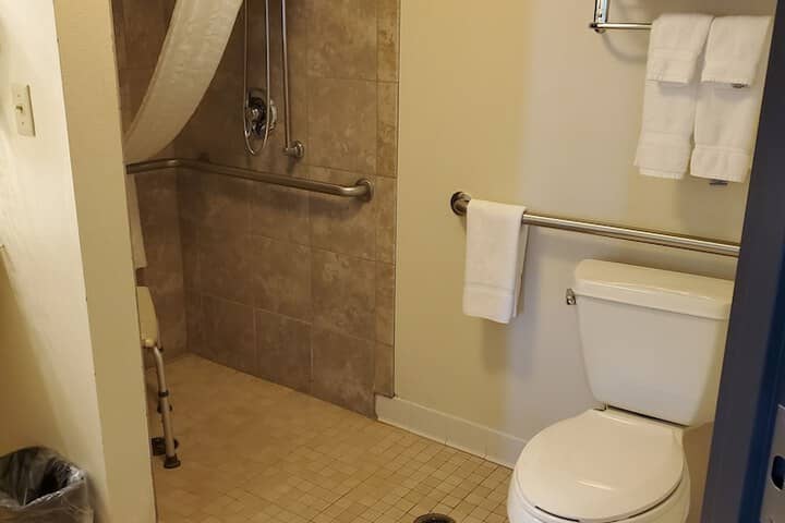 Room 18 of 25